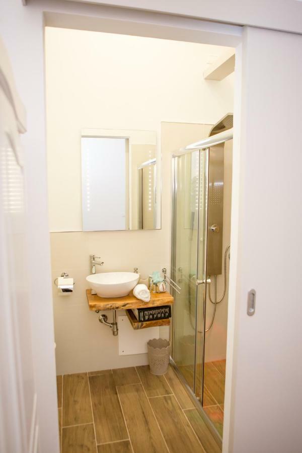 B&B Medali Vernole Buitenkant foto